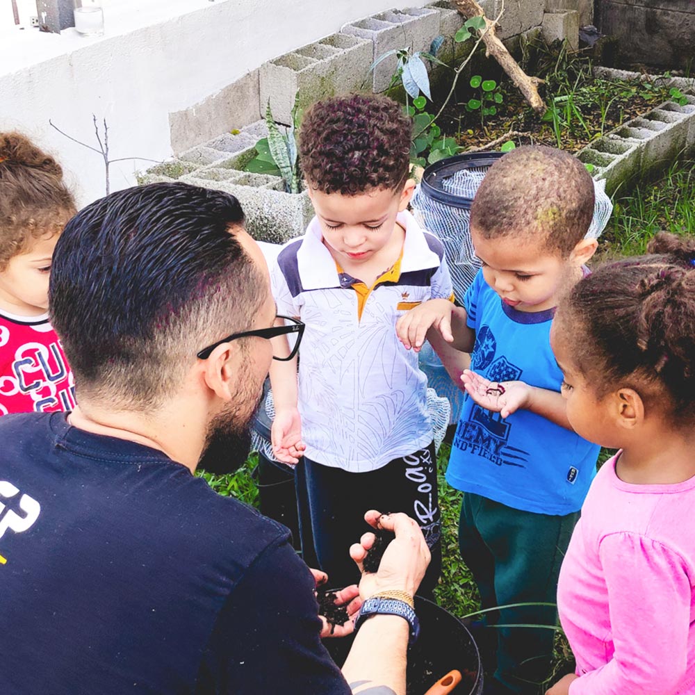 Crianças do Semi Internato participam de reinauguração da Composteira